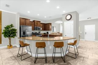 6 Bedrooms 5 Bathrooms Solterra 4193 Od - 5