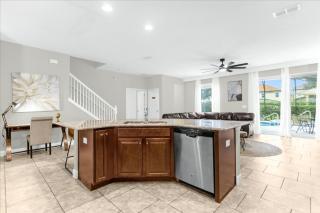 6 Bedrooms 5 Bathrooms Solterra 4193 Od - 3