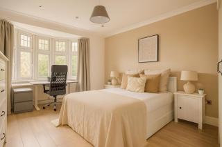 Spacious and Stylish 4 bed house - 6