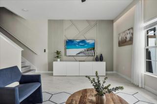 5 Bedrooms 4 Bathrooms Storey Lake 3101 Pp - 2