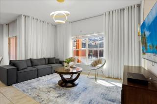 4 Bedrooms 3 Bathrooms Paradise Palms 8974 Mp - 1