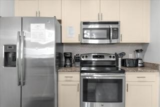 3 Bedrooms 2 Bathrooms Lucaya Village 22-103 - 4