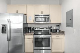 3 Bedrooms 2 Bathrooms Lucaya Village 22-103 - 2