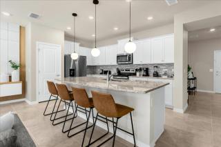 5 Bedrooms 45 Bathrooms Windsor Island3902 La - 5