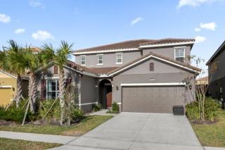 6 Bedrooms 5 Bathrooms Solterra 7642 Ol - 0