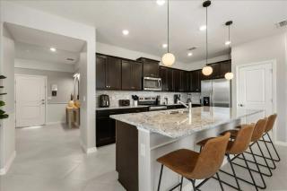 5 Bedrooms 45 Bathrooms Windsor Cay 16033Bw - 4