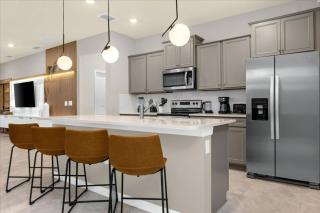 6 Bedrooms 45 Bathrooms Windsor Island4075 La - 7