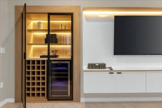 6 Bedrooms 45 Bathrooms Windsor Island4075 La - 5