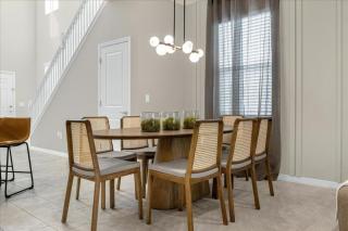 6 Bedrooms 45 Bathrooms Windsor Island4075 La - 4