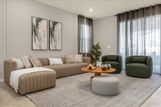 6 Bedrooms 45 Bathrooms Windsor Island4075 La - 0