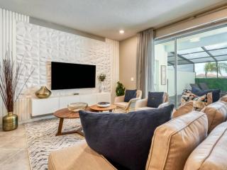 5 Bedrooms 4 Bathrooms Solterra 7553 Os - 2