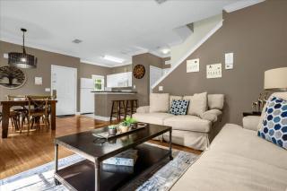 4 Bedrooms 3 Bathrooms Lucaya Village 1-105 - 0