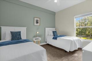 4 Bedrooms 3 Bathrooms Lucaya Village 1-105 - 3