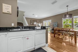 4 Bedrooms 3 Bathrooms Lucaya Village 1-105 - 1