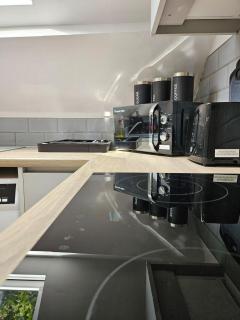 2-Bed Apartment Free Parking Fast WiFi Walk to Restaurants - 2