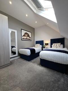 2-Bed Apartment Free Parking Fast WiFi Walk to Restaurants - 1