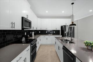 6 Bedroom 5 Bathroom Storey Lake 4371 Rs - 4