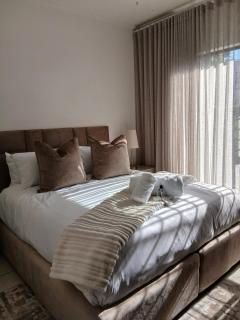 Contemporary 2BR Near Monte Casino, Fourways - 6