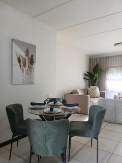 Contemporary 2BR Near Monte Casino, Fourways - 4