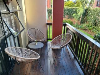 Contemporary 2BR Near Monte Casino, Fourways - 3