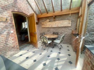 Cosy Cottage with Log Fire Near Hay-on-Wye - 1