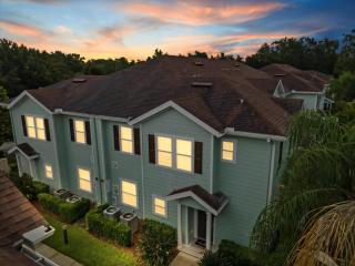 4 Bedrooms 3 Bathrooms Lucaya Village 18-105 Lv - 0