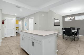 3 Bedrooms 2 Bathrooms Storey Lake 4751-201Ct - 5