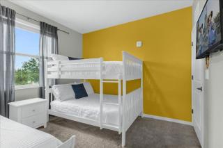 3 Bedrooms 2 Bathrooms Storey Lake 4751-201Ct - 2