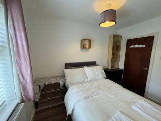 charming 3-bedroom house for - 6