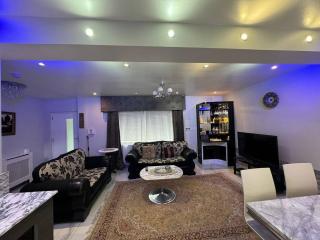 charming 3-bedroom house for - 4