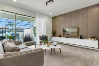 5 Bedrooms 45 Baths Windsor Westside 8924 Sa - 8