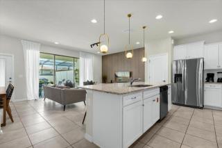 5 Bedrooms 45 Baths Windsor Westside 8924 Sa - 3