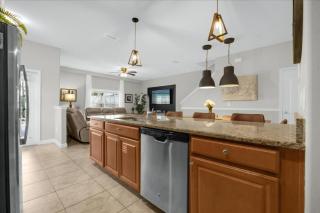 5 Bedrooms 4 Bathrooms Storey Lake 4899 Ct - 3