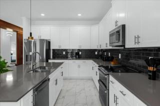 6 Bedroom 5 Bathroom Storey Lake 4366 Rs - 6