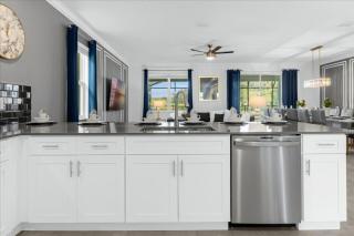 8 Bedrooms 5 Bathrooms Storey Lake 2909 Ps - 2