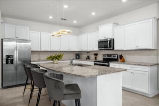 10 Bedrooms 8 Bathrooms Windsor Island 4481 Kr - 6