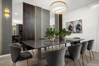 10 Bedrooms 8 Bathrooms Windsor Island 4481 Kr - 3