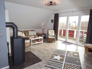 Modern ausgestattete Ferienwohnung mit großem Südbalkon und eigenem Strandkorb - Haßberg - 5