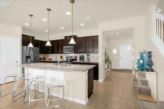 5 Bedrooms 45 Bathroomswindsor Westside8874Gc - 1