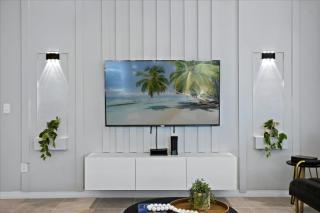 6 Bedrooms 5 Bathrooms Solterra 7623 Ol - 1