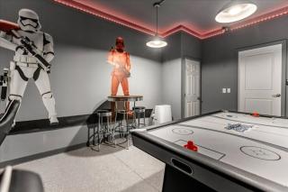 6 Bedrooms 5 Bathrooms Storey Lake 4234 Pd - 4