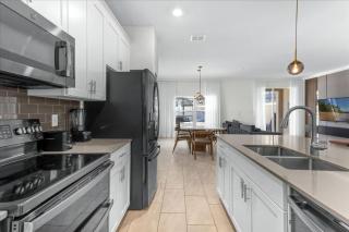 5 Bedooms 4 Bathrooms Storey Lake 2953Pl - 1