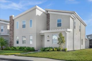 9 Bedrooms 5 Bathrooms Storey Lake 2874 Bd - 0