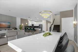 9 Bedrooms 5 Bathrooms Storey Lake 2874 Bd - 5