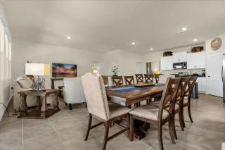 6 Bedrooms 4 Bathrooms Solterra 7639 Ol - 3