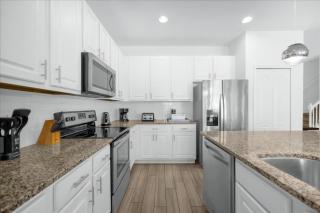 10 Bedrooms 8 Bathrooms Solterra 5212 Oa - 5