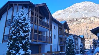 Mountain & Lodge - 0