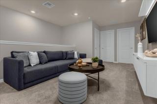 5 Bedrooms 45 Bathrooms Windsor Island4070 La - 3