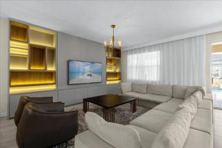 9 Bedroom 5 Bathroom Storey Lake 4564Tb - 7