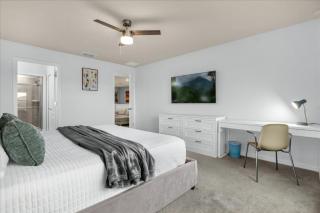 5 Bedrooms 4 Bathrooms Solterra 7542 Os - 1